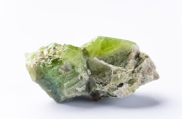 Peridot là đá gì? Đá Peridot là loại đá quý có màu xanh lục olive