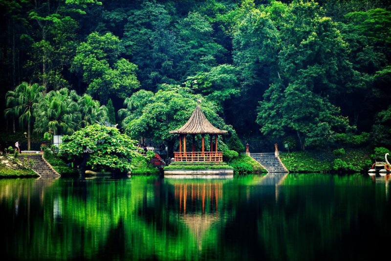 Phong cảnh núi non hùng vĩ tại Ba Vì, điểm đến xanh mát sau chuyến xe khách đi từ Hà Nội đến Ba Vì.