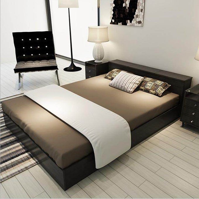 Phòng ngủ được bài trí hợp lý, với giường ngủ hướng về các cung tốt, mang lại giấc ngủ an lành cho người tuổi Quý Hợi