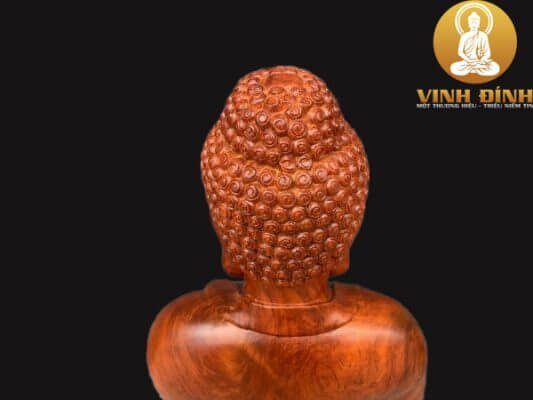 Sản phẩm đồ gỗ tự nhiên chất lượng cao trong không gian trưng bày