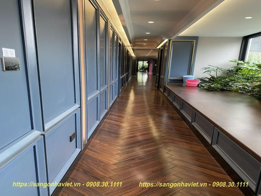 Mẫu sản phẩm nội thất làm từ gỗ chiêu liêu với vân gỗ tự nhiên độc đáo