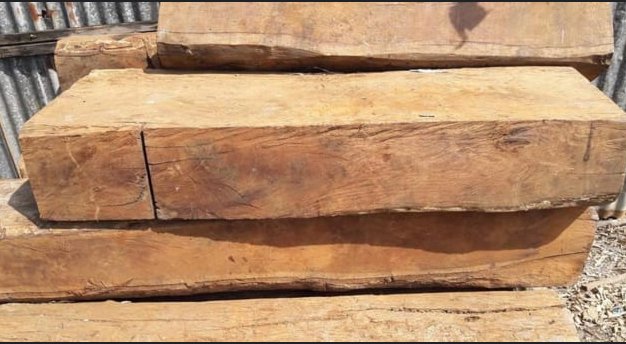 Sản phẩm nội thất cao cấp làm từ gỗ vàng tâm là gỗ gì, thể hiện sự sang trọng