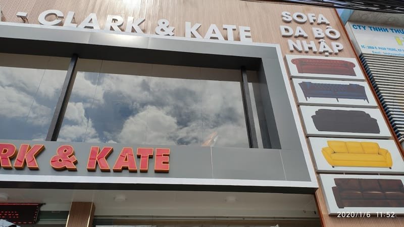 Showroom trưng bày dòng sofa da cao cấp của Clark &amp; Kate