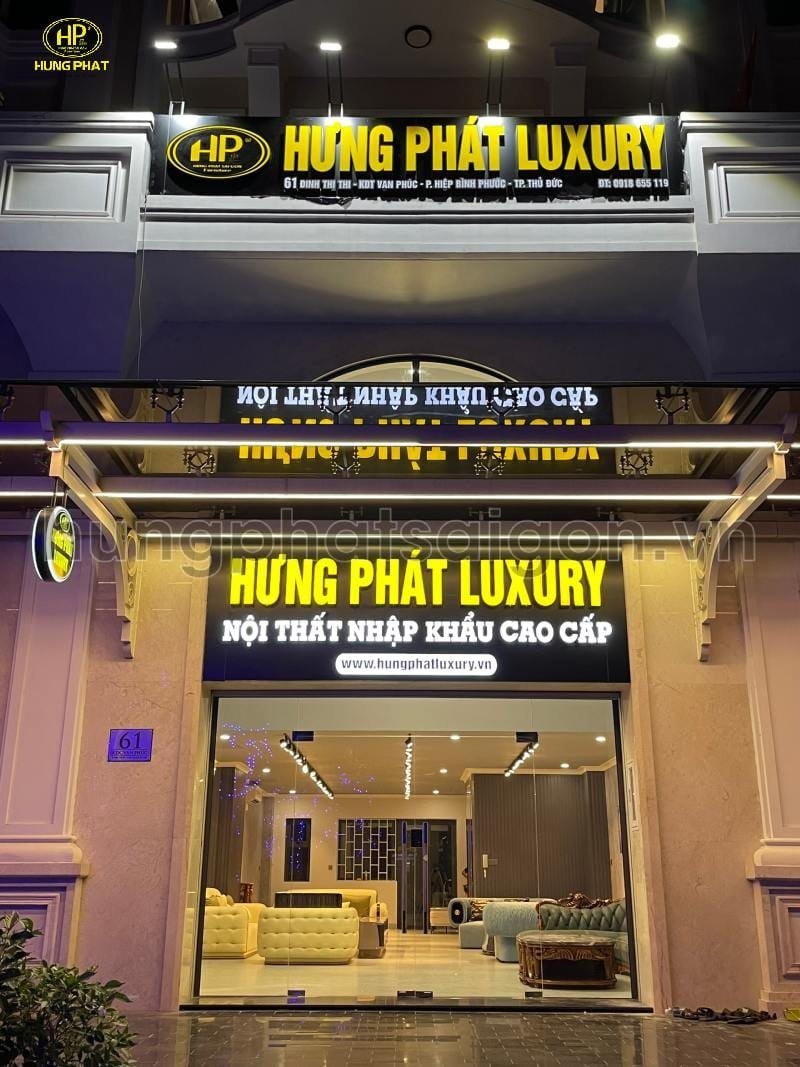 Showroom trưng bày nội thất gỗ đa dạng tại Thủ Đức