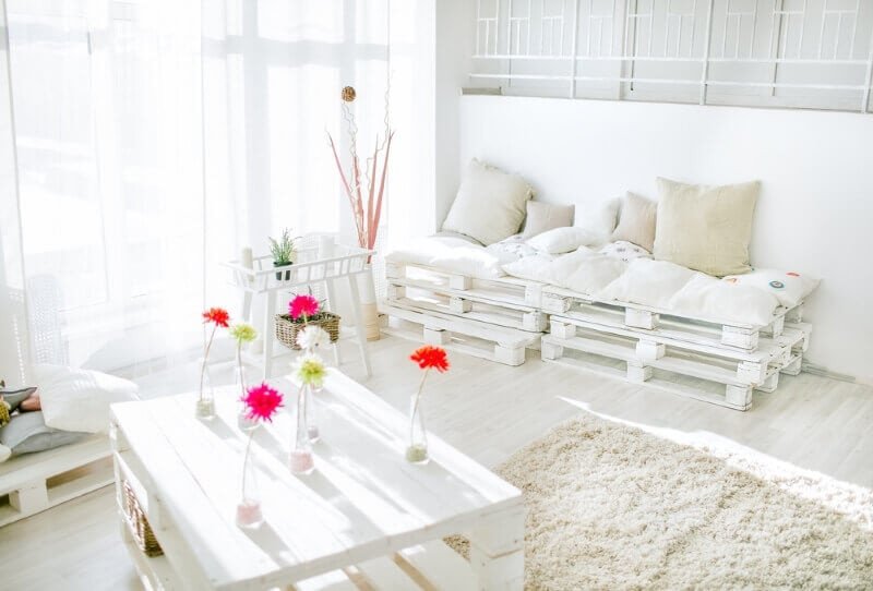 sofa pallet màu trắng sữa
