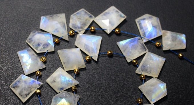 Tác dụng phong thủy của đá moonstone