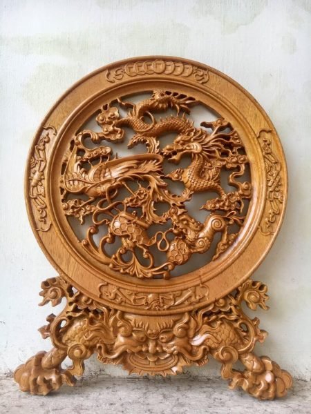 Một tác phẩm điêu khắc tinh xảo hình linh vật phong thủy được chế tác từ Gỗ âm trầm, nổi bật với màu sắc sẫm và vân gỗ tự nhiên độc đáo