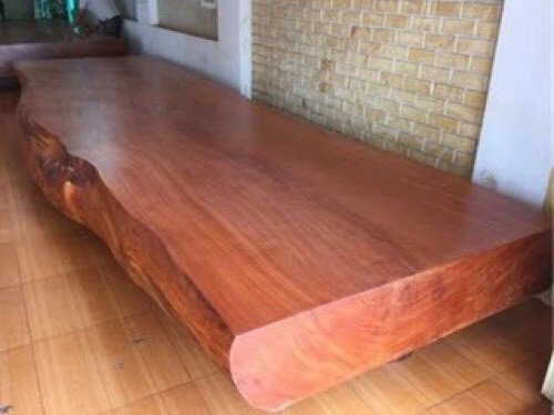 Tấm phản hoặc chiếu ngựa lớn làm từ gỗ gõ đỏ với màu sắc và vân gỗ đẹp tự nhiên