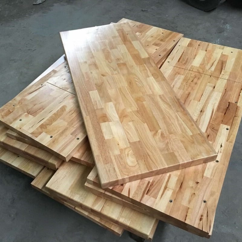 Tấm ván gỗ cao su ghép được tạo thành từ nhiều thanh gỗ nhỏ