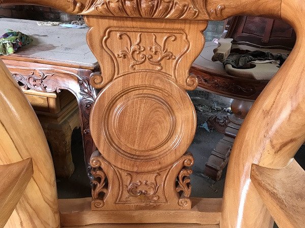 Tay ghế bộ bàn ghế gỗ Gõ Đỏ tay 16 chạm khắc hình rồng hóa uy nghiêm