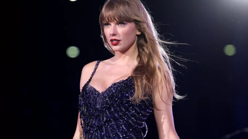 Taylor Swift, nữ ca sĩ nổi tiếng mang đặc trưng của cung Nhân Mã, thể hiện sự sáng tạo và năng lượng của người sinh tháng 11