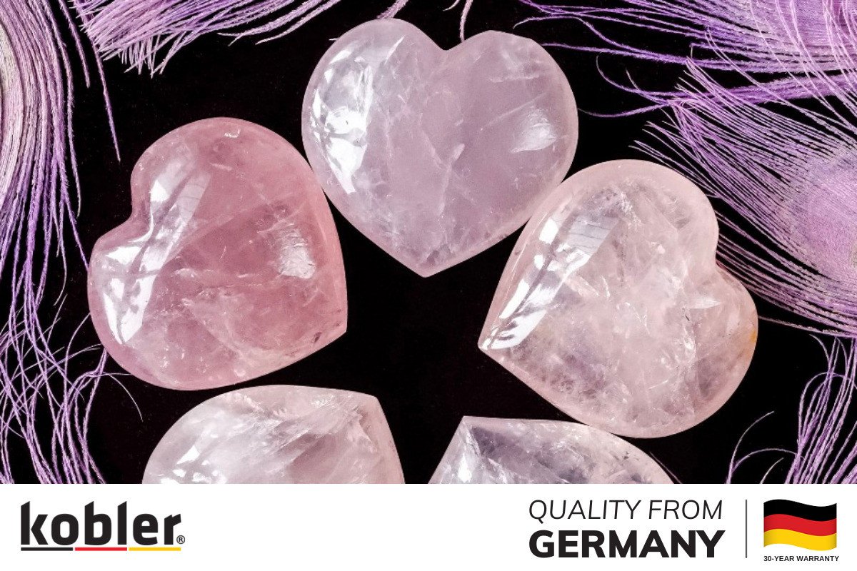 Thạch anh hồng hình trái tim biểu tượng của tình yêu vĩnh cửu.