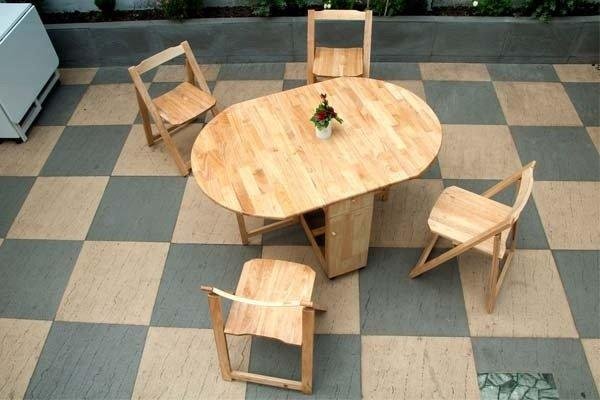 Thân gỗ cây cao su chất lượng cao sau khi được khai thác và chuẩn bị cho quá trình xử lý