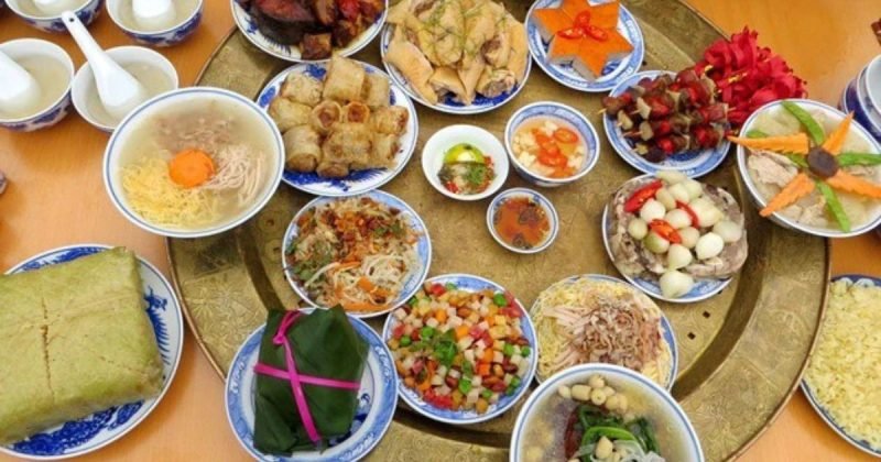 Mâm cúng bàn thờ gia tiên ngày Tết