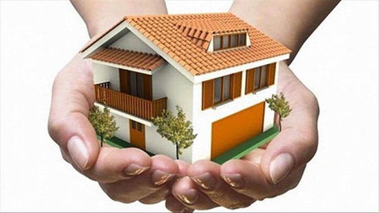 Thiết kế nội thất phòng khách tràn ngập ánh sáng tự nhiên trong một ngôi nhà hướng Đông, mang đến sự tươi mới và hài hòa phong thủy cho gia chủ