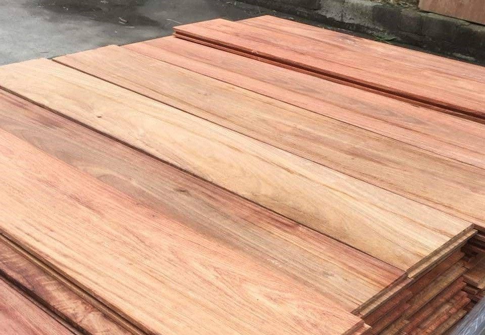 Thớ gỗ hương Lào nhập khẩu với bề mặt mịn màng