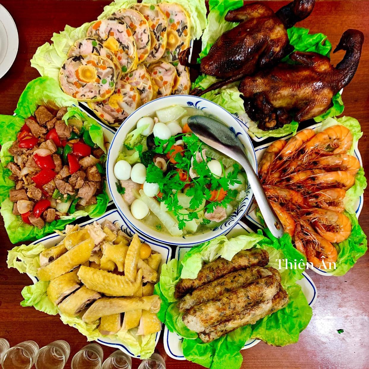 Thực đơn mâm cỗ cúng rằm tháng Giêng số 1 với chim câu quay và gà luộc