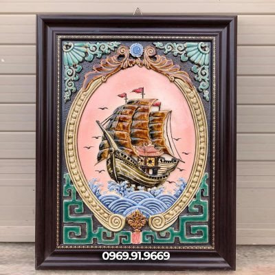 Tranh gốm đắp nổi thuận buồm xuôi gió Bát Tràng gỗ thông