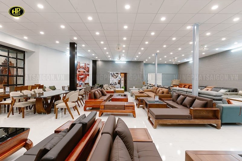 Trưng bày nội thất phong phú tại showroom Bình Thuận