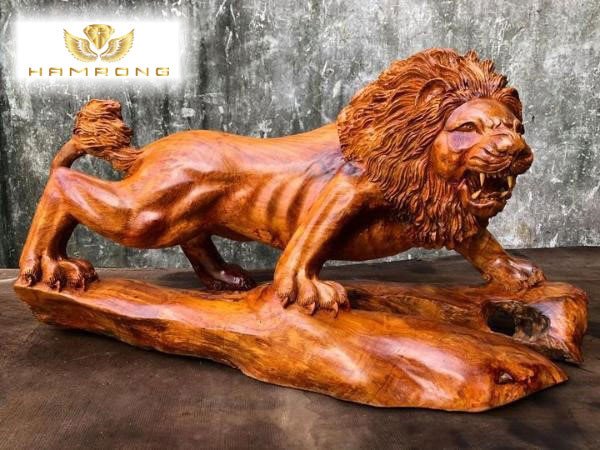 Trưng bày tượng gỗ Sư Tử trong nhà mang ý nghĩa phong thủy tốt lành