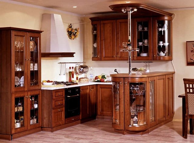 Tủ bếp gỗ gõ đỏ cho không gian hiện đại