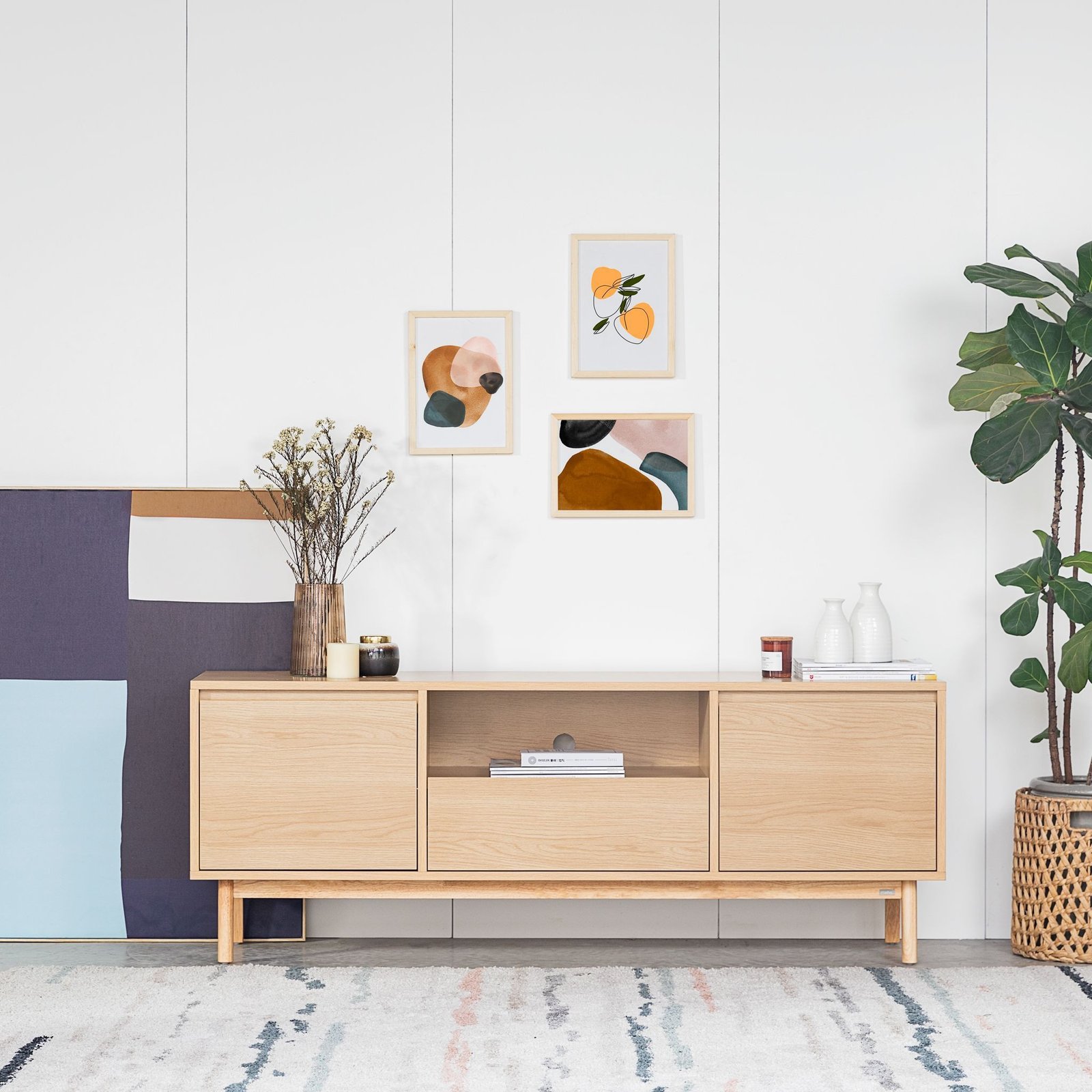 Tủ kệ tivi gỗ cho phòng ngủ rộng rãi