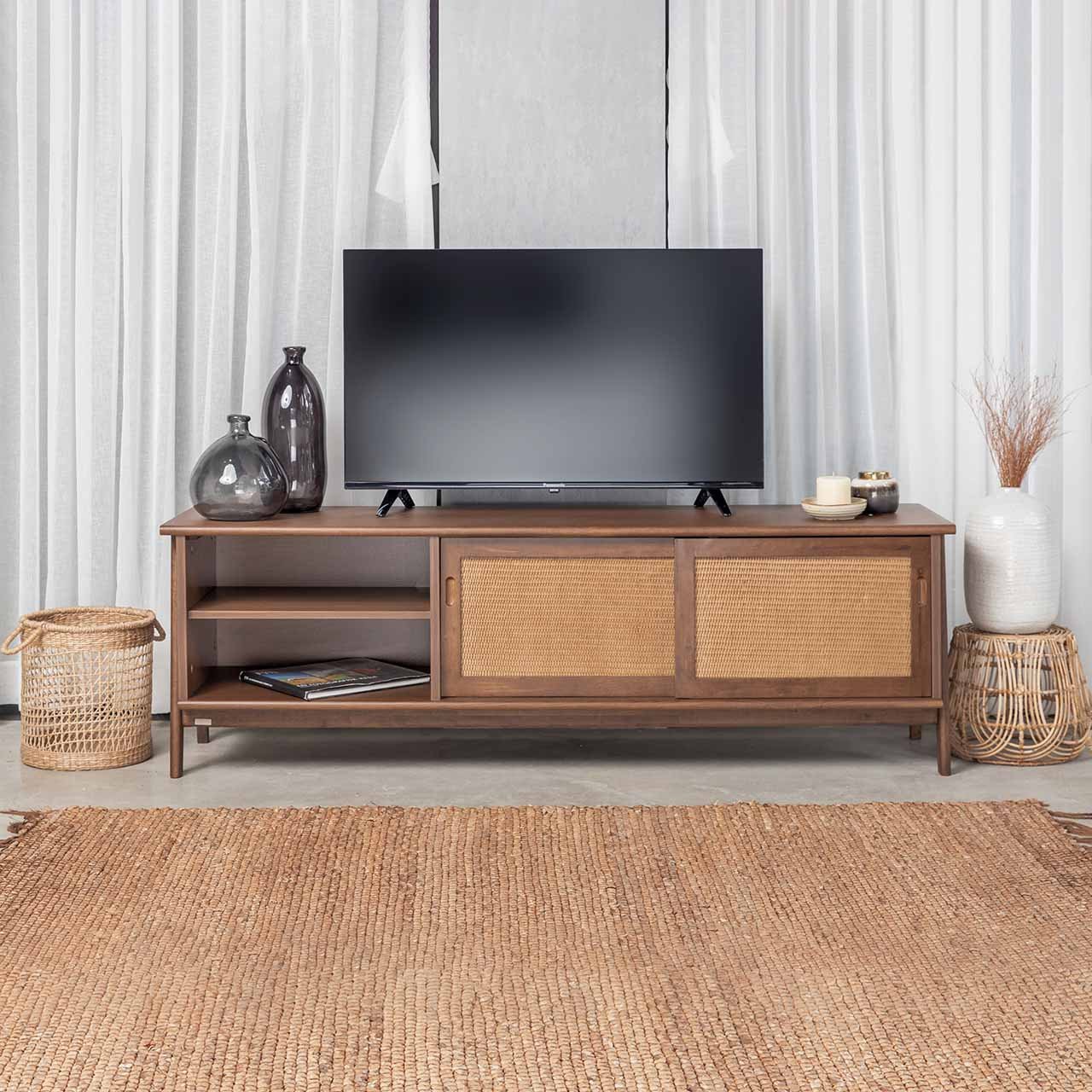 Tủ kệ tivi gỗ màu nâu ấm cúng cho phòng khách