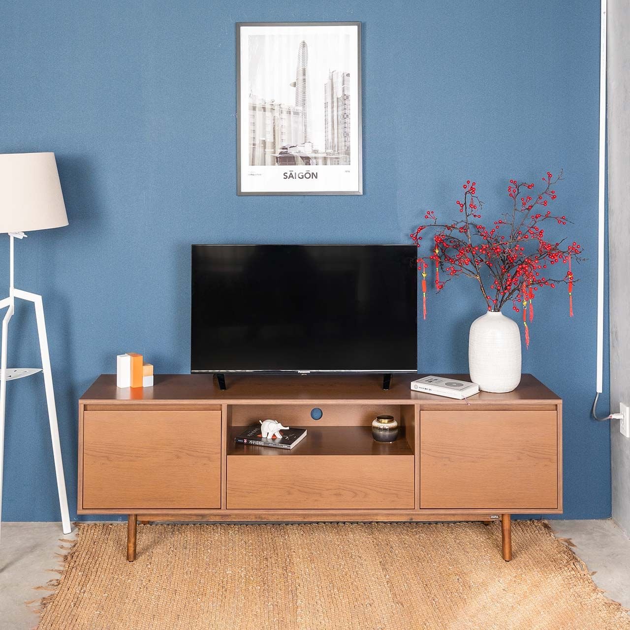 Tủ kệ tivi gỗ màu nâu kích thước 1m8 cho TV lớn hơn