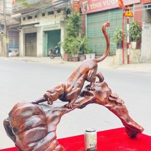 Tượng-Báo-Săn-Mồi-Gỗ-Cẩm-Ngang-80cm-1