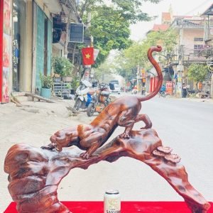 Tượng-Báo-Săn-Mồi-Gỗ-Cẩm-Ngang-80cm-2