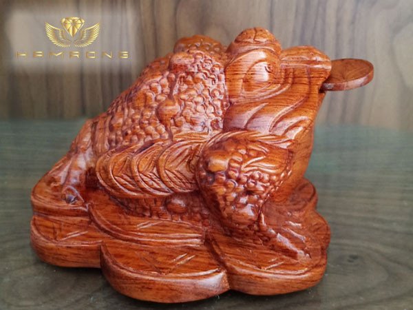 Tượng Cóc ngậm tiền vàng thu hút may mắn, bình an