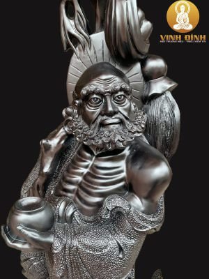 Tượng Đạt Ma Quá Hải bằng gỗ quý, thể hiện ý chí vượt sóng