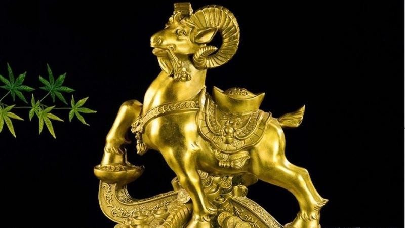 Tượng dê phong thủy, vật phẩm may mắn cho người tuổi Quý Mùi 2003