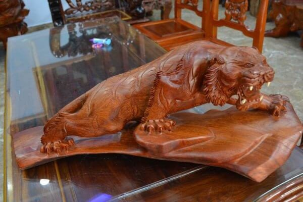 Tượng gỗ hổ phong thủy chạm khắc tinh xảo