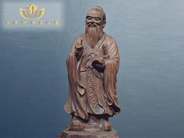 Tượng gỗ Khổng Tử khắc họa hình ảnh người thầy Nho giáo vĩ đại