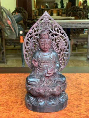 Tượng gỗ Quan Âm Bồ Tát chất liệu Tử Đàn đỏ tím chạm khắc tinh xảo