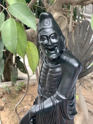 Tượng gỗ Tế Công phong thái ung dung