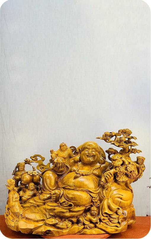 Tượng Phật Di Lặc chế tác tinh xảo từ gỗ Ngọc Am với nụ cười hoan hỉ và vân gỗ đẹp