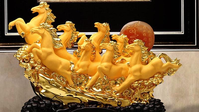 Tượng Phật Di Lặc chế tác từ gỗ nu huyết rồng mang ý nghĩa phong thủy tốt lành cho người hợp mệnh Thổ hoặc Hỏa