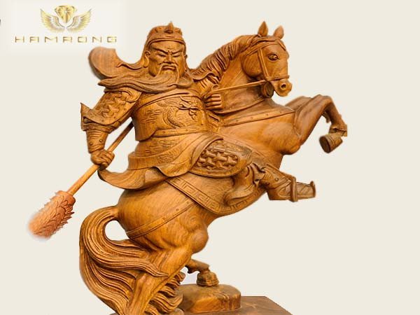 Tượng Quan Công cưỡi ngựa mang lại may mắn và bình an