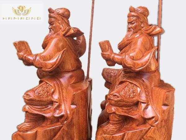 Tượng Quan Công đọc sách giúp trấn trạch, mang lại bình an cho gia đình