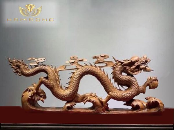 Tượng Rồng đản vân uy nghi trên mây trời