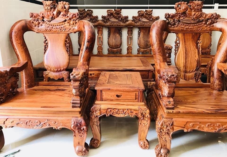 Vân gỗ độc đáo của **gỗ cẩm lai Lào**