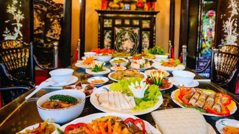 Văn khấn bao sái bàn thờ gia tiên, nghi thức không thể thiếu trước khi lau dọn