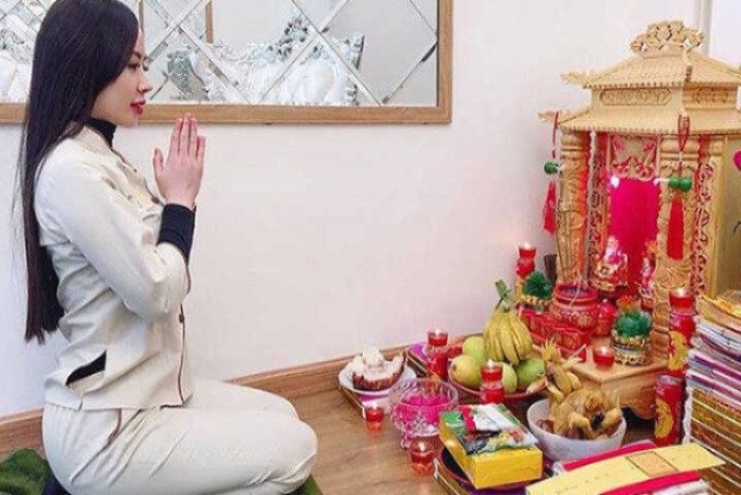 Văn khấn Thần Tài Thổ Địa hàng ngày với bàn thờ đầy đủ lễ vật