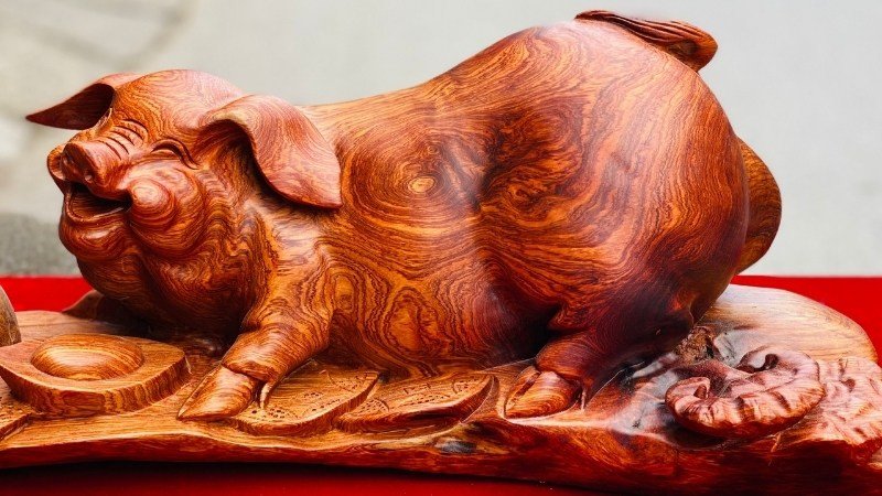 Vật phẩm phong thủy từ gỗ, đá với hình linh vật chuột, lợn, rắn cho người Giáp Tuất 1994