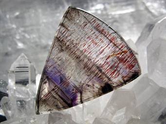 Vẻ đẹp tinh tế của đá thạch anh Super Seven tự nhiên