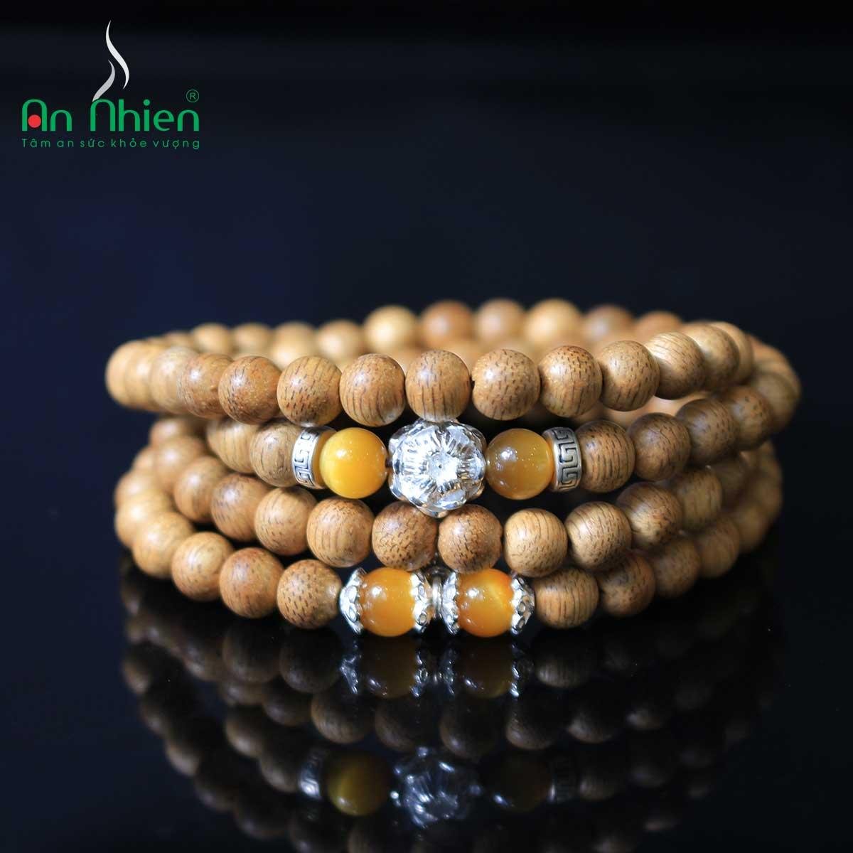 Vòng tay gỗ Trầm Hương màu nâu đất tự nhiên phù hợp cho người mệnh Thổ