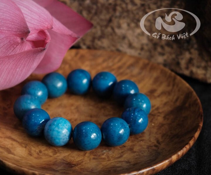 Vòng tay đá phong thủy màu xanh lá cây tượng trưng cho người sinh năm 1950 mệnh Mộc