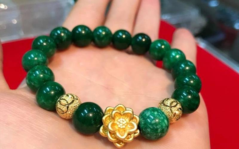 Vòng tay gỗ Mun Sừng Đen cho tuổi Mậu Thìn 1988 tăng cường năng lượng Thủy Mộc tương sinh